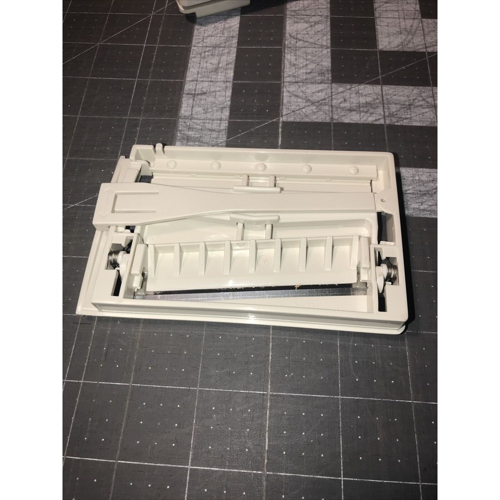 Pampered Chef 1087 Ultimate Mandoline Slicer Grater 4 Blades + Storage Box - Picture 7 of 12